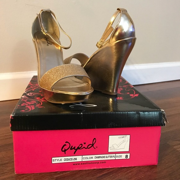 Qupid Shoes - Glitter gold wedge